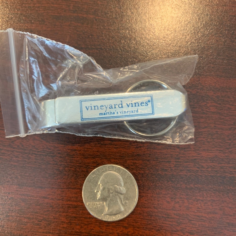 Vineyard Vines Marthas Vineyard Silver Metal Bottle Opener Keychain New